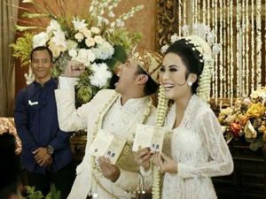 Ekspresi Bahagia Tarra Budiman di Momen Pernikahannya