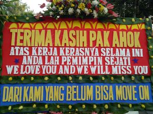 Karangan Bunga Penuhi Balai Kota, Ini Respons Ahok