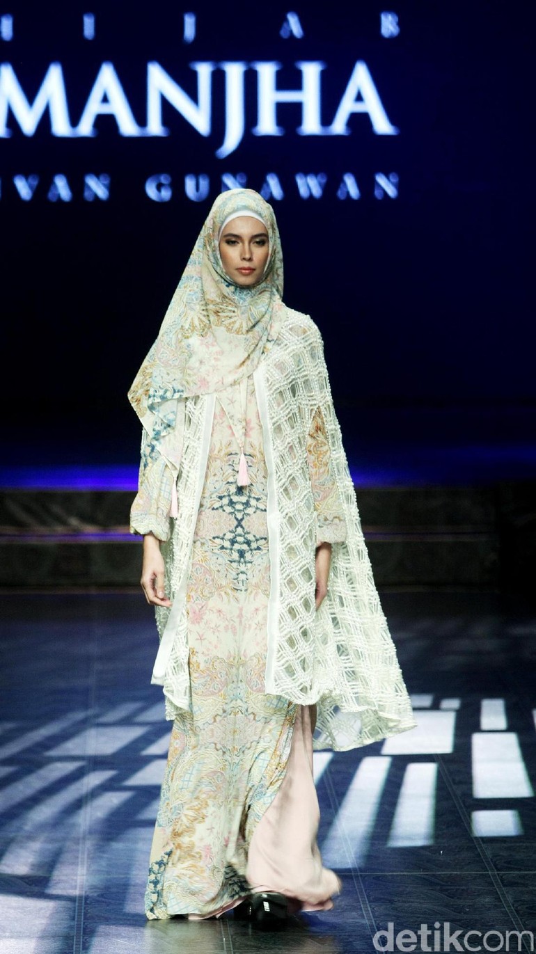 Foto 10 Model Gamis Untuk Lebaran Karya Desainer Indonesia