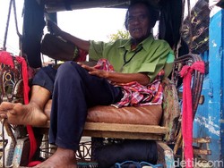 Ade Manusia Becak Ingin Punya Tempat Tinggal Agar Khusyuk Beribadah