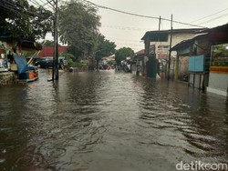 Banjir Landa Kemang Utara, Kendaraan Tak Bisa Melintas