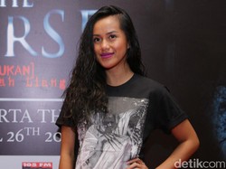 Lia Waode Tak Mau Komentar Soal Perceraian Kakaknya