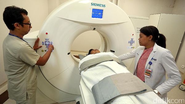 Melihat Pemeriksaan Pasien di BIMC Hospital