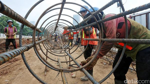 Begini Kesibukan Pekerja Proyek Underpass Mampang-Kuningan