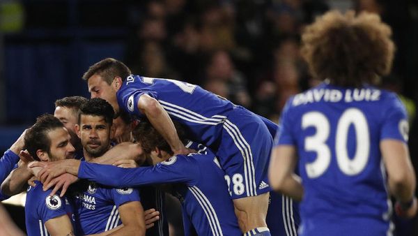 Chelsea Kokohkan Diri di Puncak