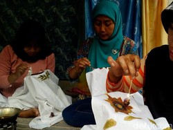 Keindahan Batik Jumput Surya Majapahit Khas Mojokerto