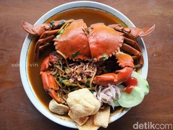 Mie Aceh dengan Kepiting Jumbo, Nyam!