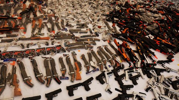 Meksiko Musnahkan Ratusan Senjata Mainan Ilegal