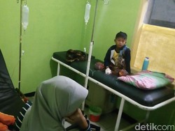 Keracunan Makanan, Belasan Warga Garut Dilarikan ke Puskesmas