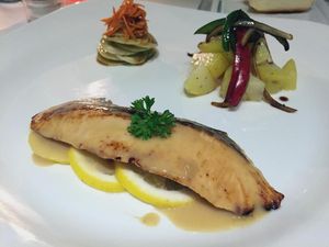 Carpediem: Di Sini Bisa Menyantap Salmon Panggang Miso dengan Suasana Romantis