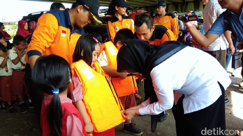 Puluhan Anak dan Penyandang Disabilitas Ikut Pelatihan Kebencanaan Puluhan Anak dan Penyandang Disabilitas Ikut Pelatihan Kebencanaan