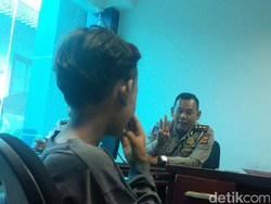 Viral di Medsos, Ini Cerita Bocah yang Nyetir Angkot di Bandung