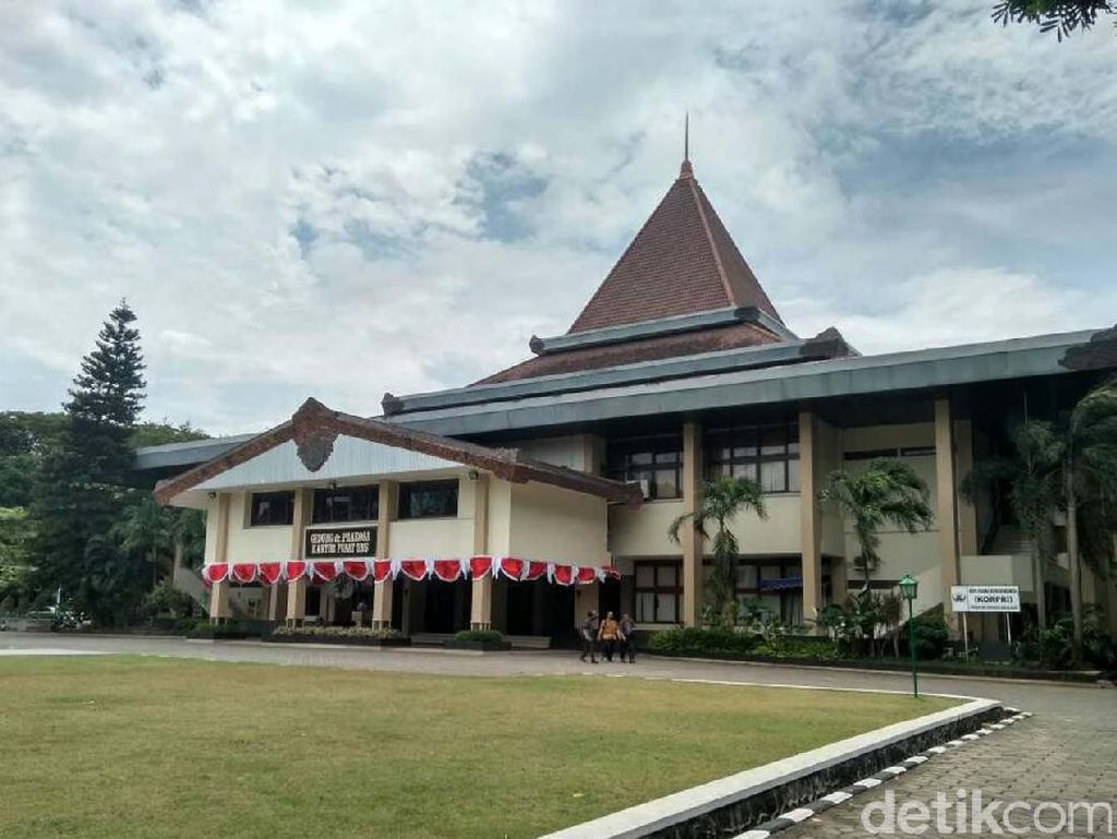 Mahasiswanya Ikut Demo, Rektor UNS: di Luar Tanggung Jawab Kami Mahasiswanya Ikut Demo, Rektor UNS: di Luar Tanggung Jawab Kami