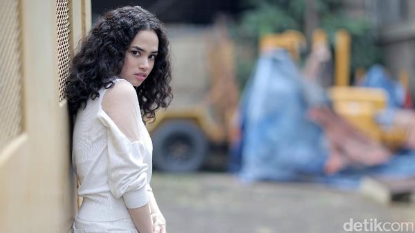 Gaya All White Wizzy