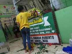 Pedagang Bunga Rawa Belong Kebanjiran Pesanan Bunga untuk Ahok