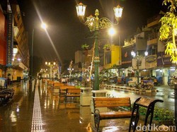 Pemda DIY Pasang Spanduk Larangan Otoped di Malioboro