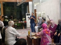 Eratkan Silaturahmi, Anies dan Sandiaga Gelar Pertemuan Keluarga