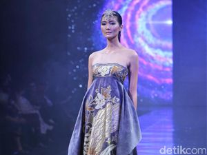 Inspirasi Kodex Kuno & Keselarasan Alam di Koleksi Teranyar Iwan Tirta Inspirasi Kodex Kuno & Keselarasan Alam di Koleksi Teranyar Iwan Tirta
