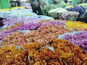 Pasar Tempat Karangan Bunga untuk Ahok yang Fotogenik