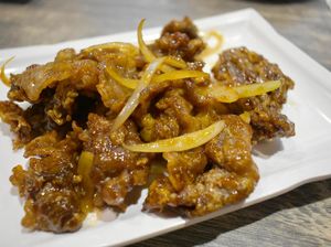 Enaknya Crispy Beef dengan Paduan Saus Manis Gurih di Restoran Ini Enaknya Crispy Beef dengan Paduan Saus Manis Gurih di Restoran Ini