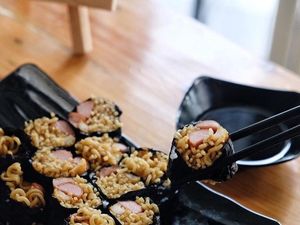 Diberi Topping Keju Mozzarella hingga Bentuk Sushi Agar Tampil Instagrammable
