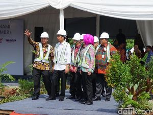 Jokowi Pamer Hunian Pekerja di Tangerang Selatan DP 1% Jokowi Pamer Hunian Pekerja di Tangerang Selatan DP 1%