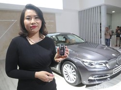 Canggih, BMW Bawa Seri 7 yang Bisa Parkir Sendiri