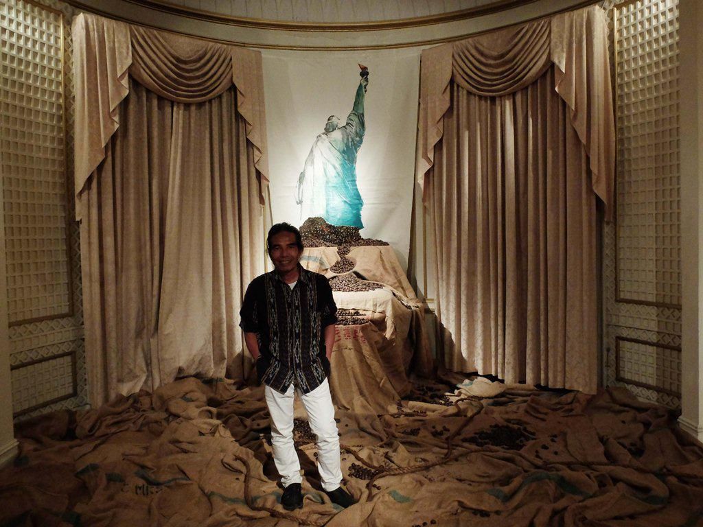 Pameran Hanafi di New York Pembuka Peringatan 350 Tahun Perjanjian Breda Pameran Hanafi di New York Pembuka Peringatan 350 Tahun Perjanjian Breda