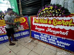 Pedagang Bunga di Rawa Belong Banjir Pesanan