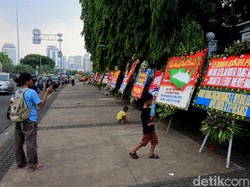 Penjelasan Psikologi di Balik Ribuan Karangan Bunga untuk Ahok