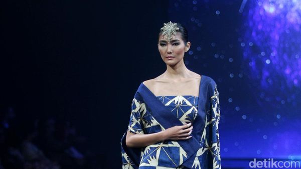 Foto: Koleksi Batik Terbaru Iwan Tirta