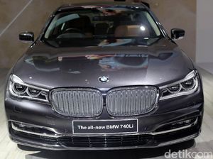 Mobil BMW Bisa Parkir Sendiri