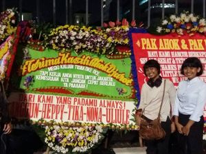 Cerita Tika yang Patungan untuk Kirim Karangan Bunga ke Ahok