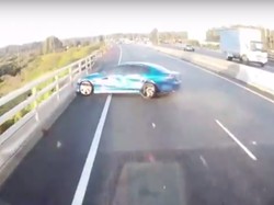 Selap Selip Di Jalan, Mobil Ini Melintir Bak Adegan Fast Furious