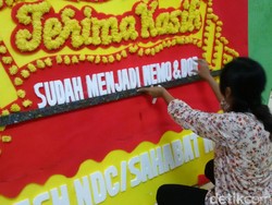 Belajar Membuat Karangan Bunga Untuk Ahok