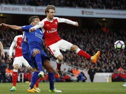 Gol Bunuh Diri Robert Huth Menangkan Arsenal atas Leicester
