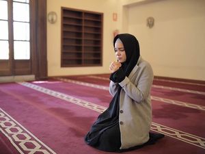 Video: Ketika Dewi Sandra Menantang Tuhan dan Akhirnya Hijrah