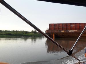 4.000 Truk Bisa Pindah dari Tol ke Kanal Cikarang Bekasi Laut 4.000 Truk Bisa Pindah dari Tol ke Kanal Cikarang Bekasi Laut