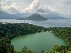 Yang Unik di Ternate, Danau Eksotis di Sebelah Laut