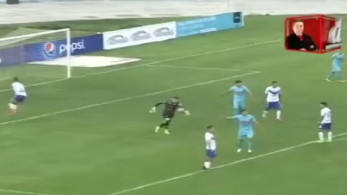 Serangan Balik Dahsyat: Kiper Cetak Gol dari Area Gawang Sendiri