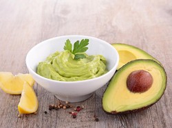 Bosan Selai Buah? Bikin Saja Avocado Mayo untuk Olesan Roti