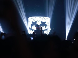 Here With Me Jadi Kolaborasi Marshmello dan Chvrches