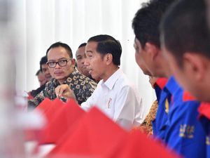 Ketika Jokowi Makan Siang Bareng Pimpinan Buruh Ketika Jokowi Makan Siang Bareng Pimpinan Buruh
