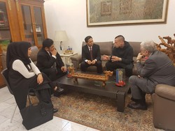 Ke KBRI Roma, Radja Nainggolan Bicara Pengembangan Talenta Muda Indonesia