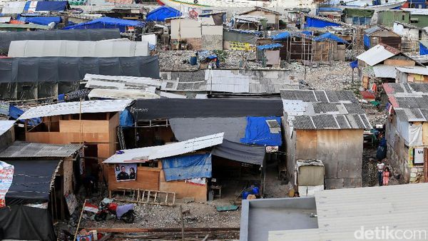 Bangunan Semi Permanen Menjamur di Bekas Gusuran Kampung Akuarium