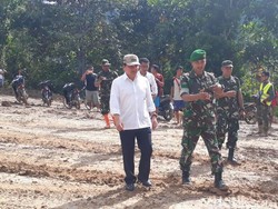 Cerita Sulitnya Tembus Hutan Demi Buka Jalan di Perbatasan RI-Malaysia