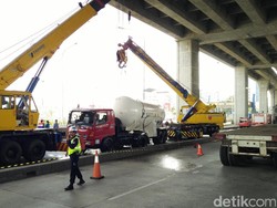 Truk Tangki Selesai Dievakuasi, Dua Jalur Kembali Dibuka