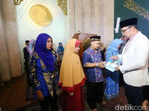 2 Ribu Guru Ngaji di Bandung Mulai Dapat Honor Rp 250 Ribu per Bulan 2 Ribu Guru Ngaji di Bandung Mulai Dapat Honor Rp 250 Ribu per Bulan