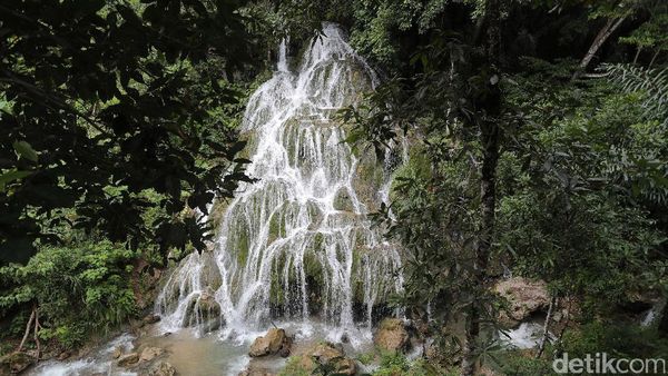 Cantiknya Air Terjun Mauhalek
