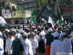 Tiba di PN Jakarta Utara, Massa GNPF MUI Padati Jalan